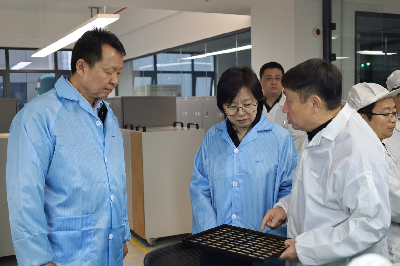 省委科技工委副書(shū)記蘭壯麗一行蒞臨省電子所調(diào)研指導(dǎo)工作